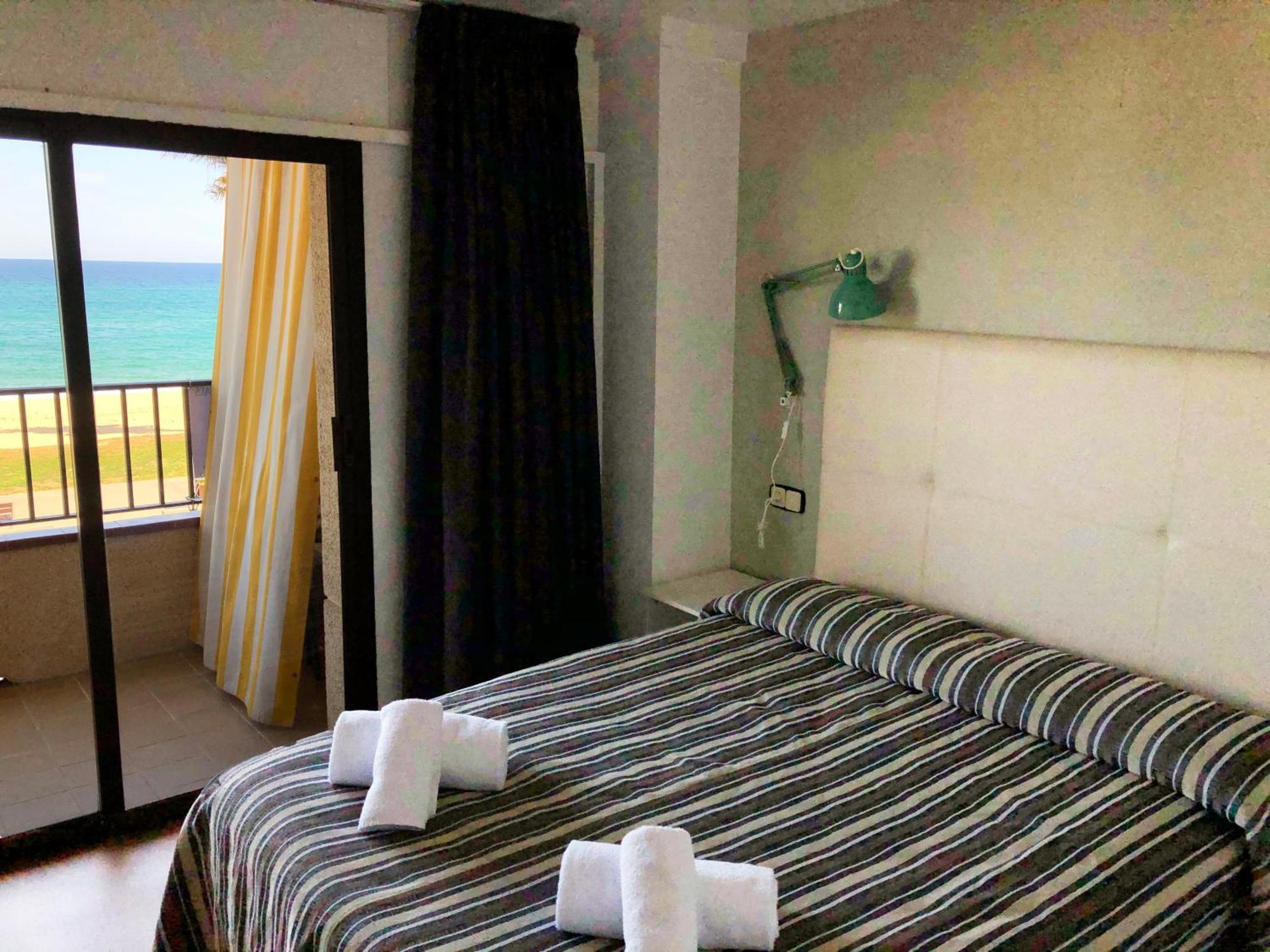 Apartaments Primera Linea Torre Valentina سان أنتوني دي كالونخي الغرفة الصورة