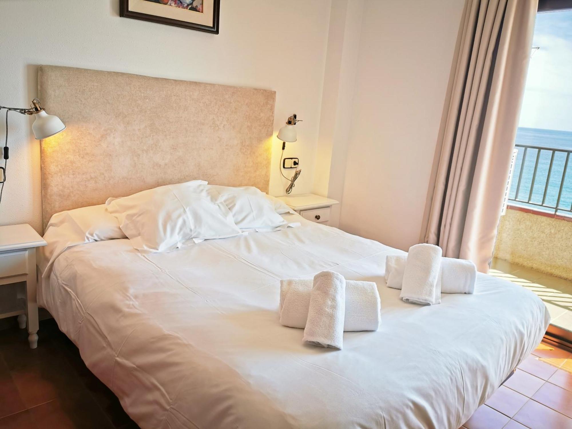 Apartaments Primera Linea Torre Valentina سان أنتوني دي كالونخي الغرفة الصورة