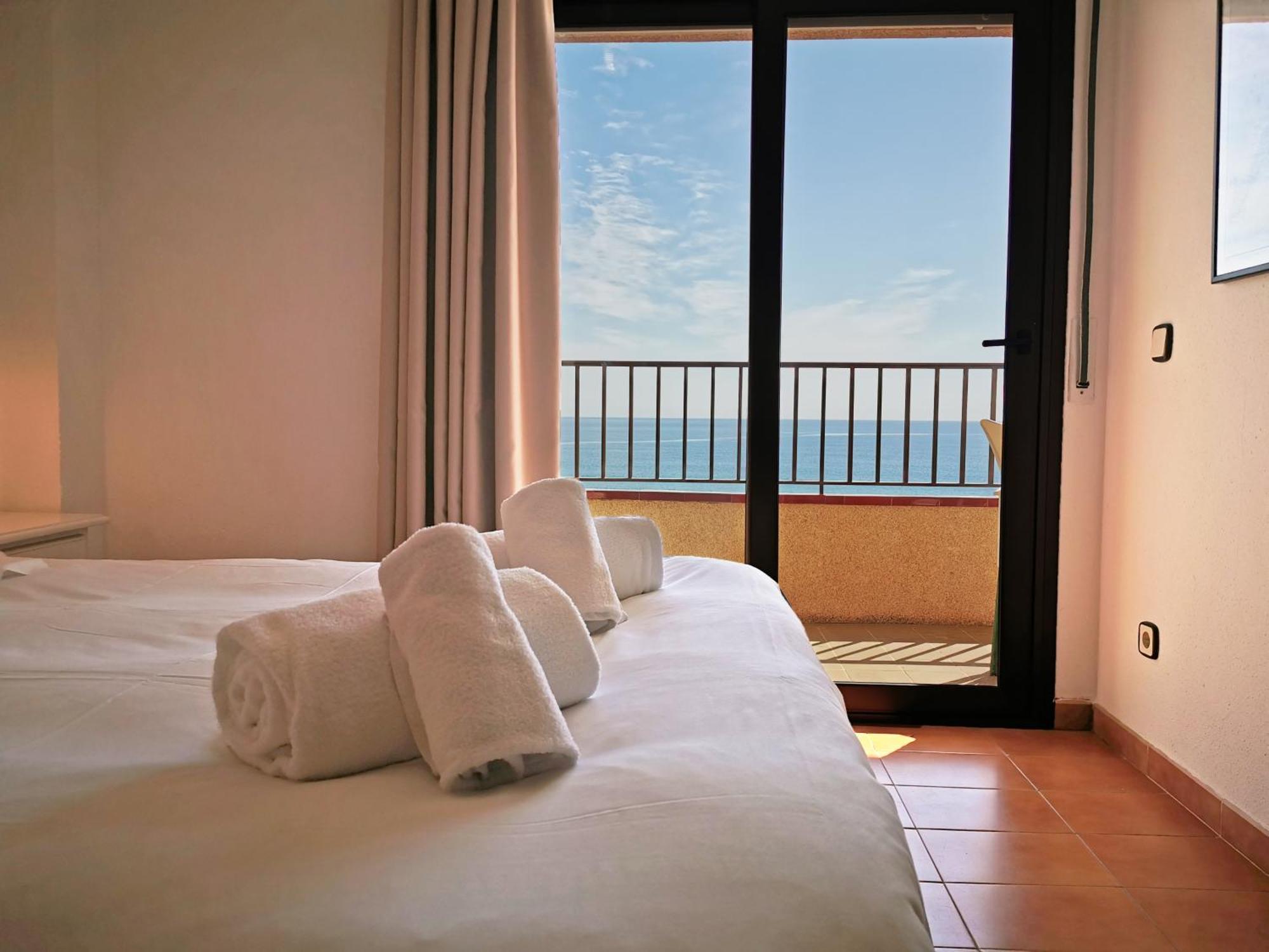 Apartaments Primera Linea Torre Valentina سان أنتوني دي كالونخي الغرفة الصورة