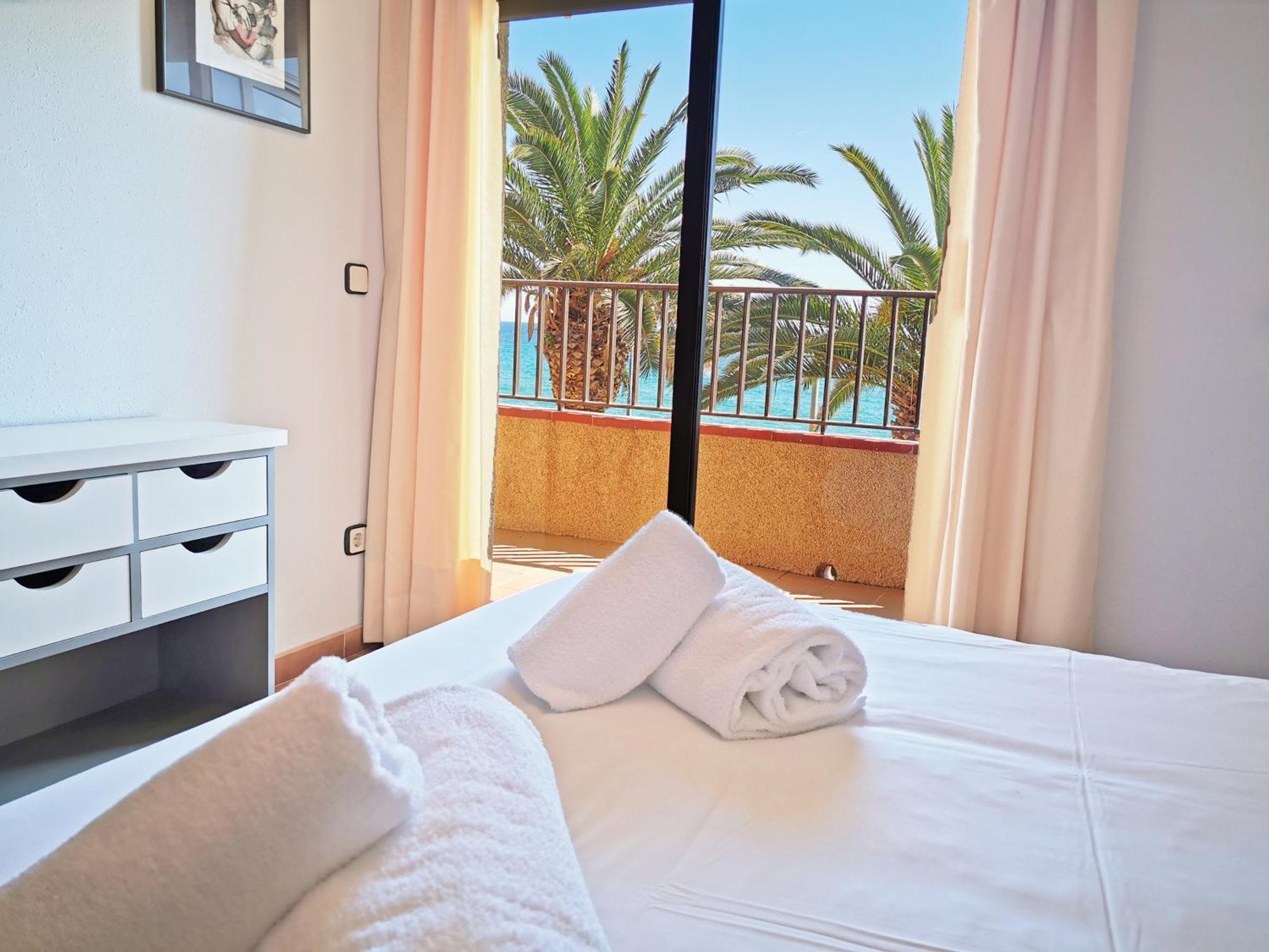 Apartaments Primera Linea Torre Valentina سان أنتوني دي كالونخي الغرفة الصورة