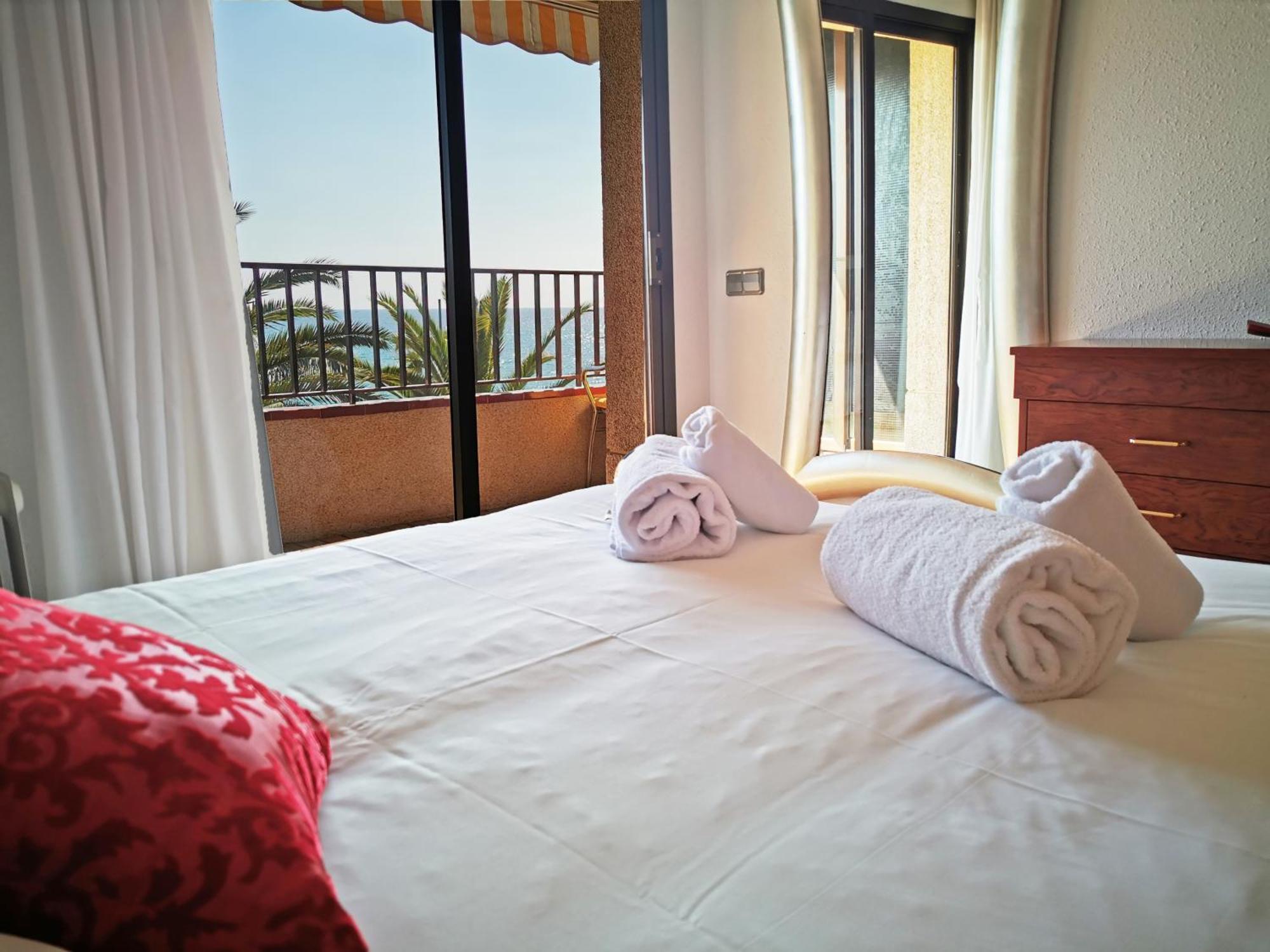 Apartaments Primera Linea Torre Valentina سان أنتوني دي كالونخي الغرفة الصورة